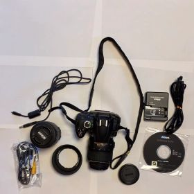 ニコンNikonD5000ダブルズームキットストラップ付き