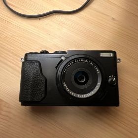 Fujifilm X70 コンパクトデジタルカメラ ブラック