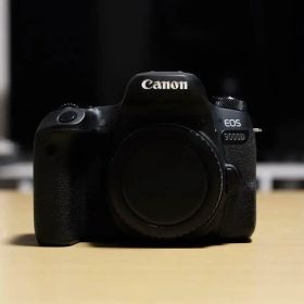 セール！Canon EOS 9000D ボディ バッテリー2個付き