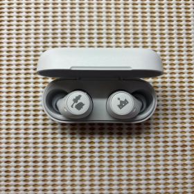 プロジェクトセカイ ワイヤレスイヤホン 草薙寧々 ホワイト WF-C510