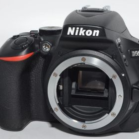 251182★極上★Nikon デジタル一眼レフカメラ D5600 ボディー ブラック D5600BK