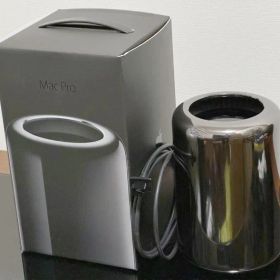 Mac Pro 3.7GHz Xeon 32GB RAM 256GB SSD