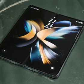 【超美品】国内版 Galaxy Z Fold4 au版SIMフリー SCG16