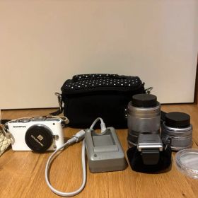 【美品】OLYMPUS PEN E-PL3 ミラーレス 一眼 ホワイト 紐付き
