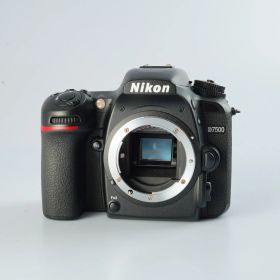 Nikon ニコン D7500 20.9MP [ 8,288 Shots ] デジタル一眼レフカメラ
