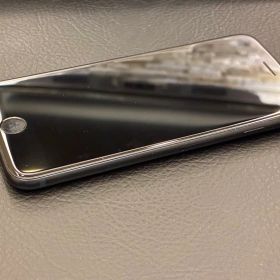 Apple iPhone SE（第3世代）64GB ブラック