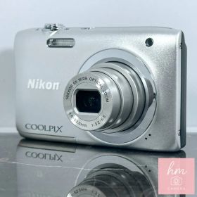 ◯【美品】Nikon COOLPIX A100 シルバー コンパクトデジタルカメラ 2005万画素 光学5倍ズーム 広角26mm NIKKORレンズ メイクアップ効果 ニコン