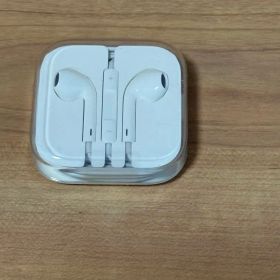 【新品】Apple EarPods ホワイト ケース付き