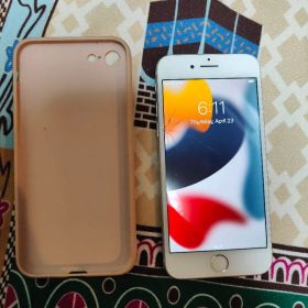 Apple iPhone 7 ホワイトBH８３%ケース付き