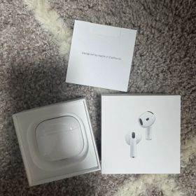 【極美品】AirPods 4（アクティブノイズキャンセリング搭載モデル）