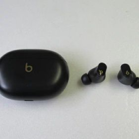 【中古品】Beats Studio Buds + ビーツ ノイズキャンセリング ワイヤレスイヤホン ブラック Beats by Dr. Dre 送料無料！