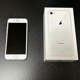 【最終値下げ】iPhone8 256GB シルバー 箱・充電ケーブル付属