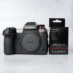Panasonic LUMIX DC-S1R
