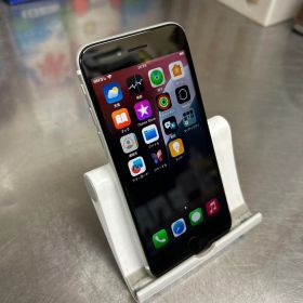 Apple iPhone SE 第2世代 (SE2) バッテリー100%