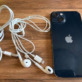 Apple iPhone 13 ブラック イヤフォン付き・充電機付き