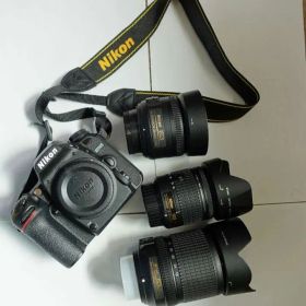 Nikon D7500デジタル一眼レフカメラとレンズ3本