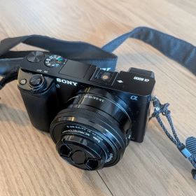 SONY α6000 ミラーレス一眼 純正16-50mmレンズ、ケース付き