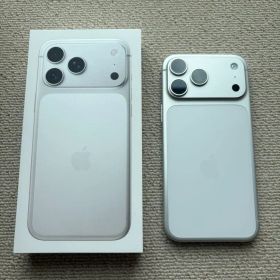 【極美品】iPhone17ProMax 512GB シルバー SIMフリー