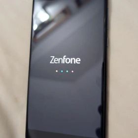 美品ASUS Zenfone4 64GBブラック黒Android ZE554KL