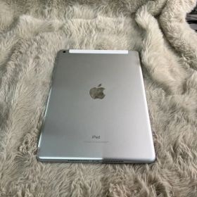 iPad (第６世代) Wi-Fi + Cellular シルバー