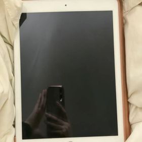 iPad 10.2インチ ホワイト