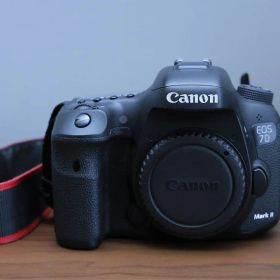 Canon EOS 7D Mark II デジタル一眼レフ