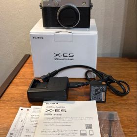 超美品Fujifilm X-E5 ミラーレスカメラ 本体 シルバー