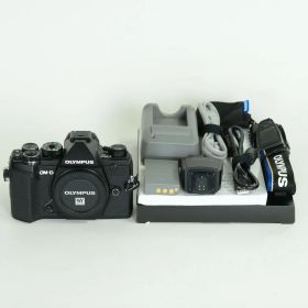 [美品 | シャッター数7,336回] OLYMPUS OM-D E-M5 Mark III [ボディ ブラック] | マイクロフォーサーズマウント