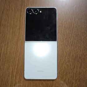 Galaxy z flip7 256gbミントSIMフリーおまけ(ケース)付き！