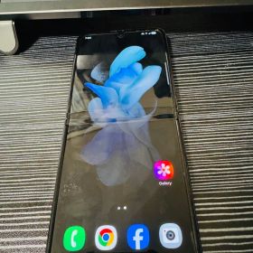 Samsung Galaxy Z flip4