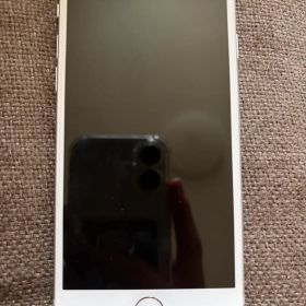 アップル iPhone8 256GB シルバー SIMフリー