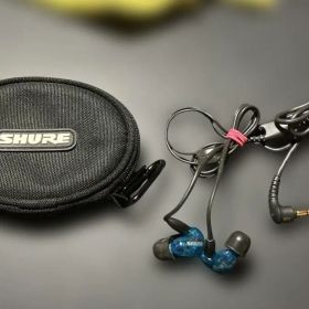 M260419★SHURE SE215 有線イヤホン 青