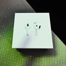 未開封 AirPods 4 ホワイト