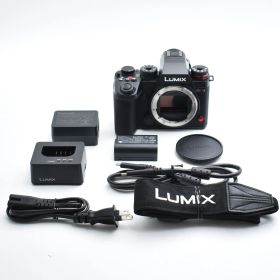 B#11831 パナソニック(Panasonic) フルサイズ ミラーレス一眼カメラ ルミックス DC-S1RM2 ボディー 4430万画素 ブラックS1RM2