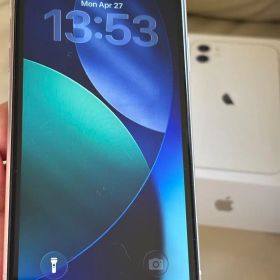 Apple iPhone 11 ホワイト 本体 元箱付き