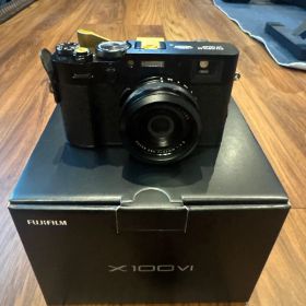 FUJIFILM X100VI コンパクトデジタルカメラ おまけ付き 傷あり