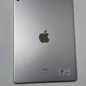 Apple iPad 第5世代 Wi-Fi 32GB シルバー MP2G2J/A