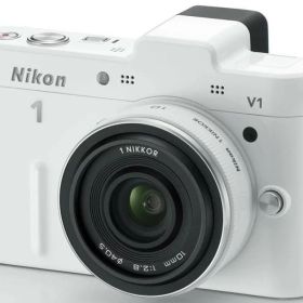 【中古】ミラーレス一眼カメラ Nikon 1 (ニコンワン) ホワイト V1 (ブイワン) 薄型レンズキット ホワイトN1 V1ULK WH カメラ 一眼レフ ミラーレス レンズ 中古 人気 おすすめ 高画質