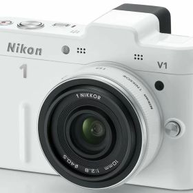 【中古】Nikon ミラーレス一眼カメラ Nikon 1 (ニコンワン) V1 (ブイワン) 薄型レンズキット ホワイトN1 V1ULK WH