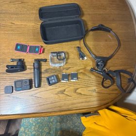GoPro 10 BLACK 本体とマイクロSD付き 便利アクセサリーセット
