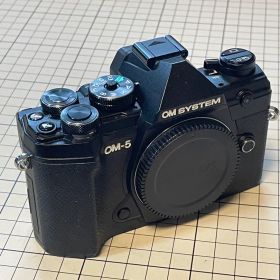 【美品】OM SYSTEM OM-5 ミラーレス一眼カメラ 本体