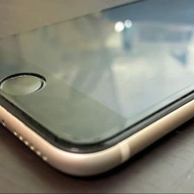 iPhoneSE【第３世代】128GB スターライト