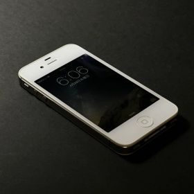 iPhone4s 本体 16GB ホワイト 稼働品 利用制限なし iPodにも