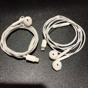 Apple EarPods Lightning接続 x 2