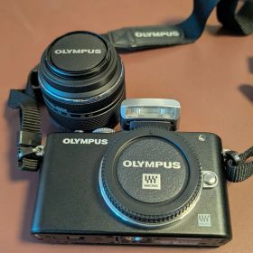 OLYMPUS Pen Lite E-PL3 （14-42mmレンズ付）