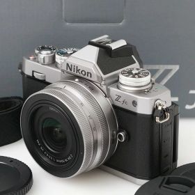 【中古】【良品】ニコン Z fc 16-50 VR レンズキット [シルバー] （センサー清掃済） CA01-M6210-2K2 Nikon Zマウント APS-C EVF 標準ズーム 手ブレ補正 レンズ付き セット 中古