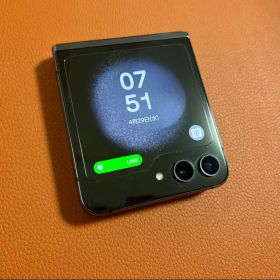 Samsung Galaxy Z Flip5 ブラック 本体