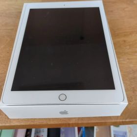 Apple iPad 第6世代 シルバー