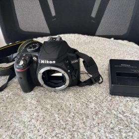 Nikon D3300 一眼レフ 美品 レンズ バッテリー付き
