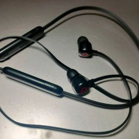 Beats Flexワイヤレスイヤホン③